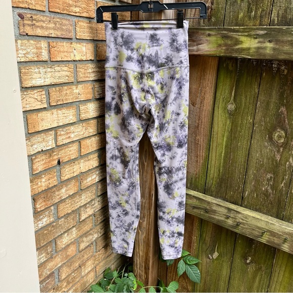 lululemon athletica Tie-Dye Leggings - Black, Gray, Green Align - Picture 2 of 3